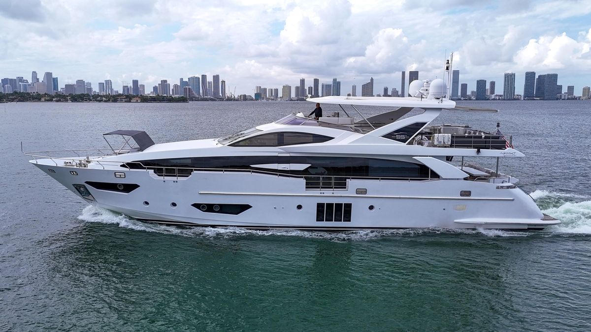 2017 Azimut 95 