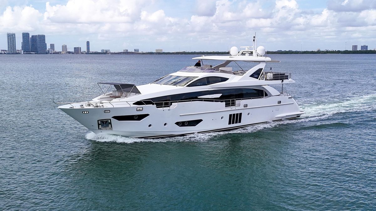 2017 Azimut 95 