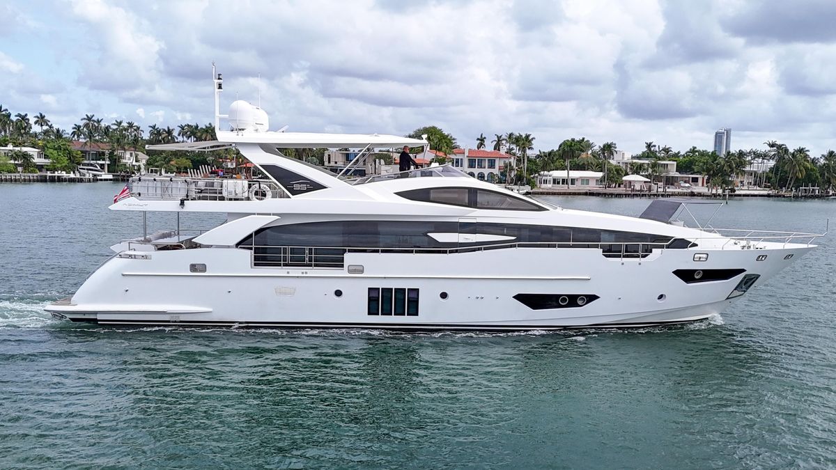 2017 Azimut 95 