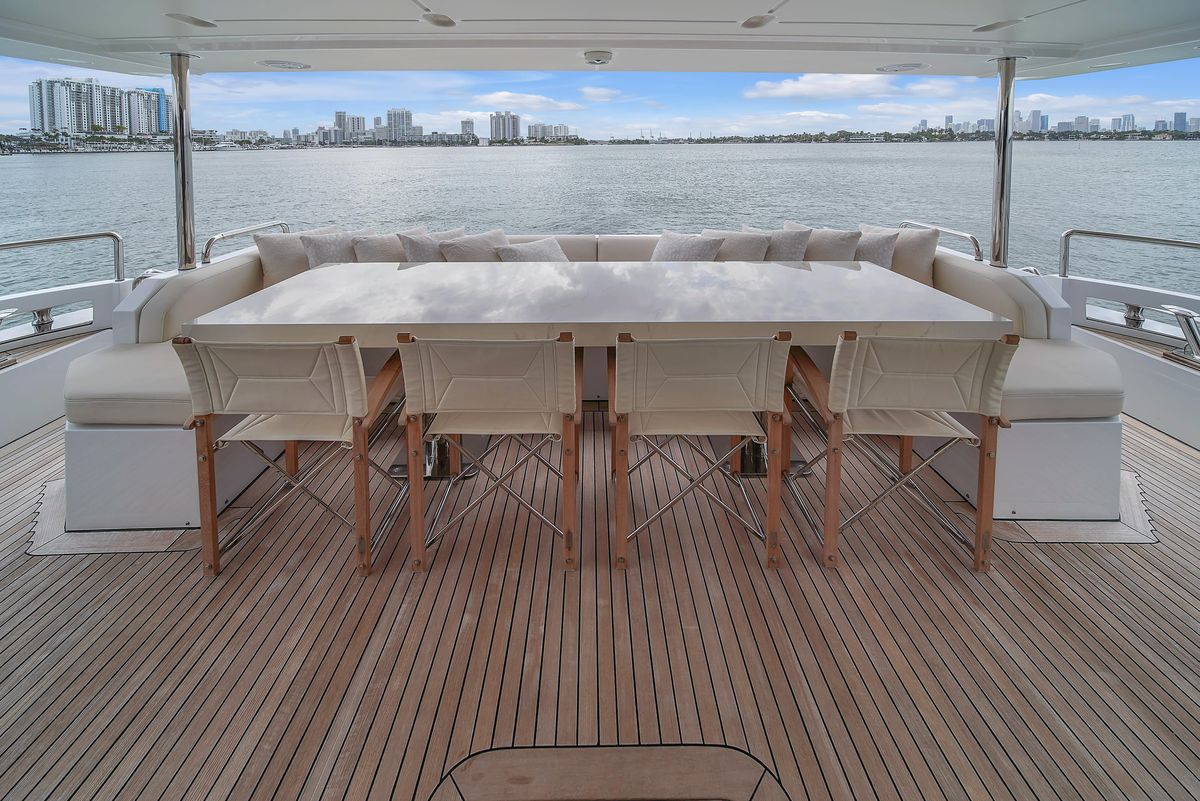 2017 Azimut 95 