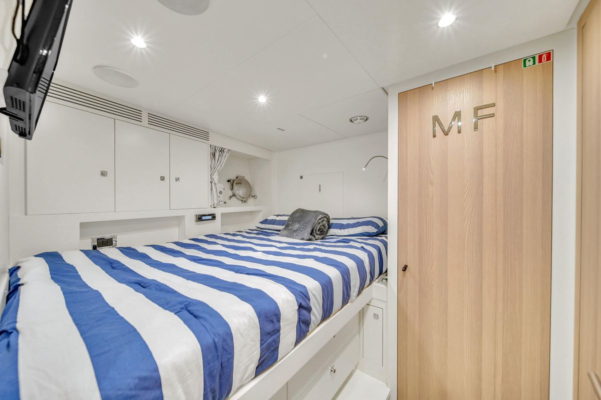2017 Azimut 95 