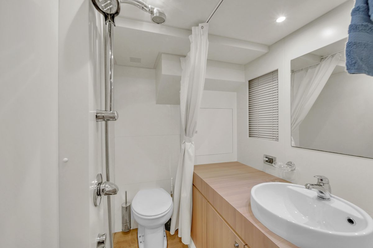 2017 Azimut 95 