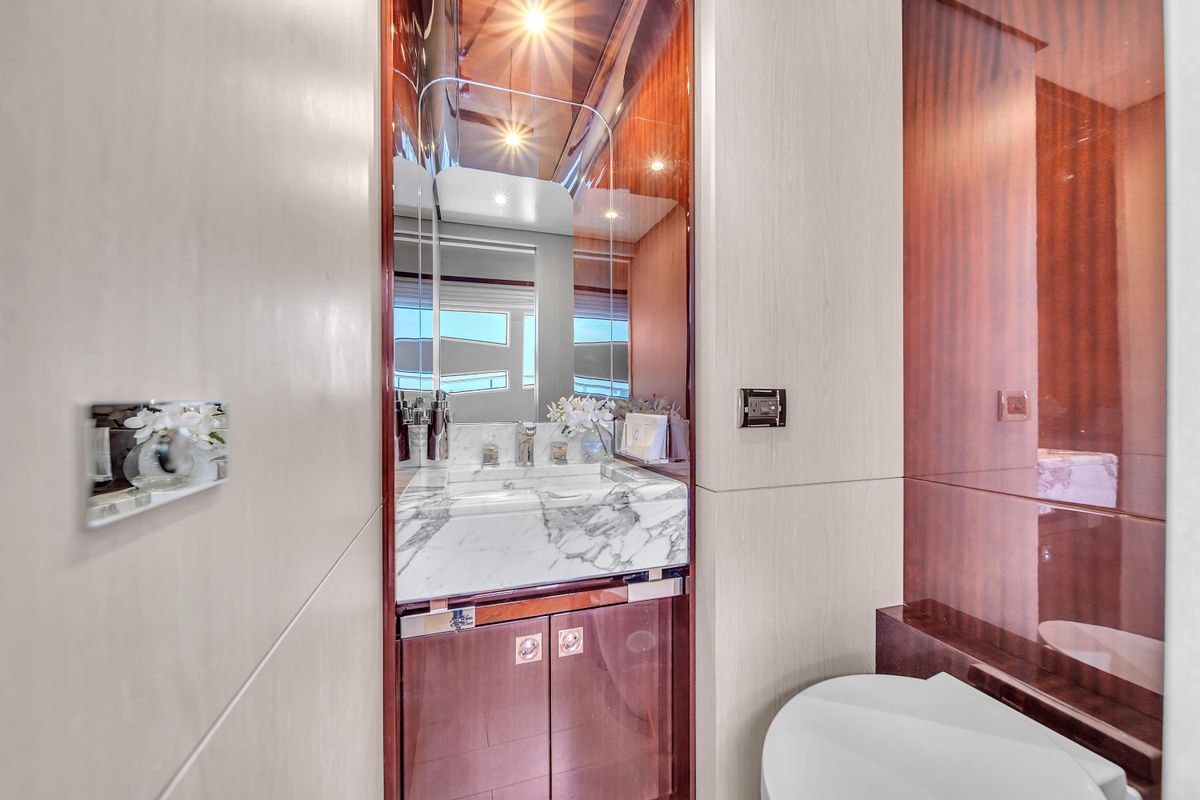 2017 Azimut 95 