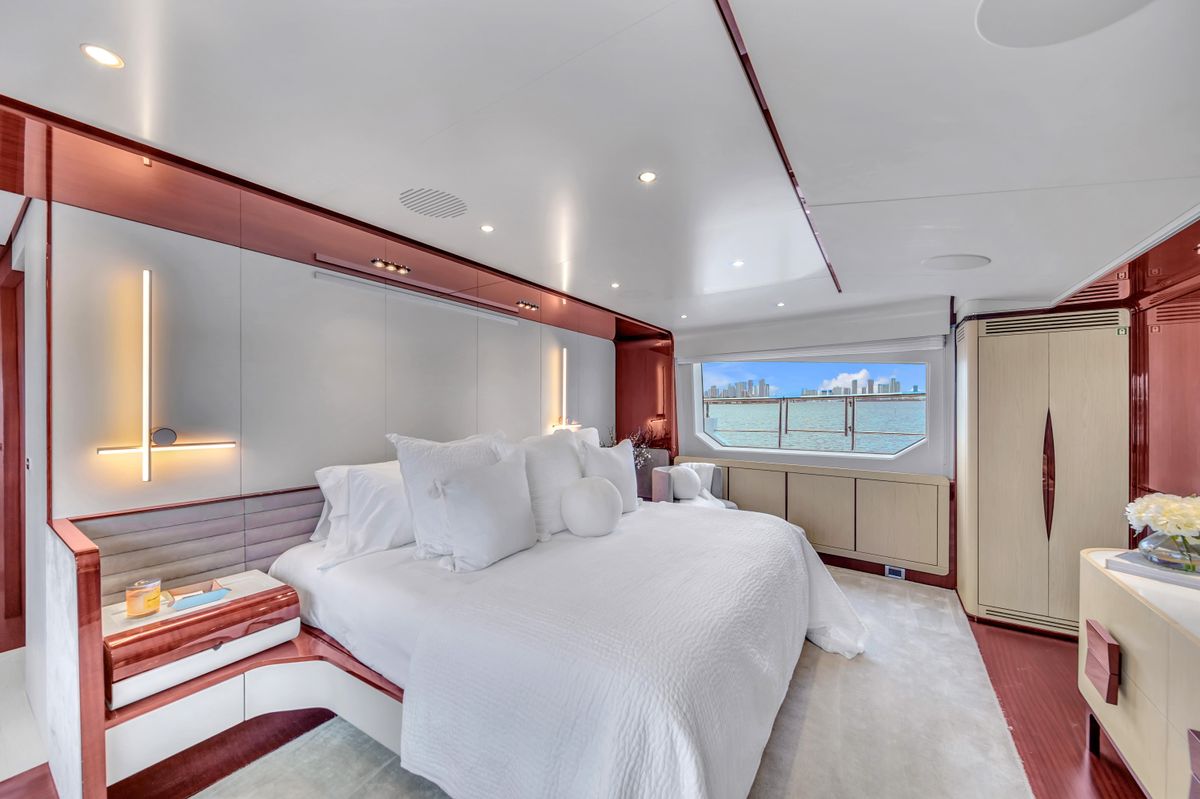 2017 Azimut 95 