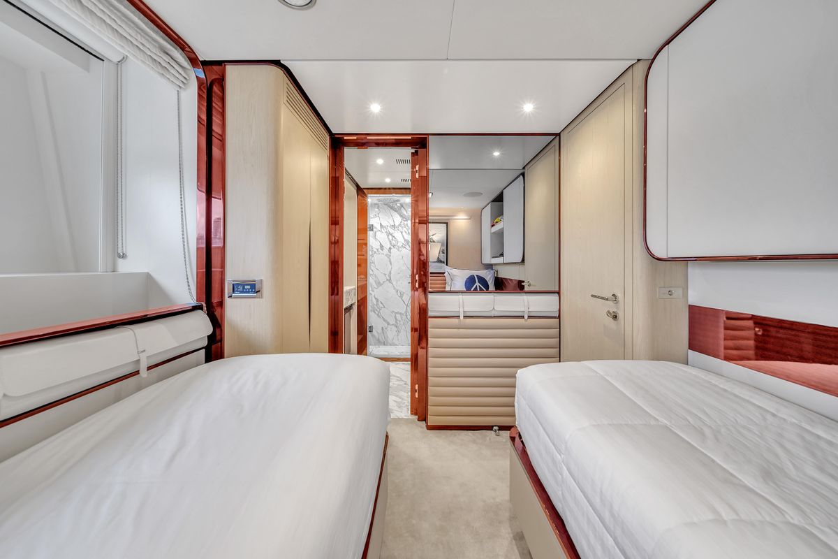 2017 Azimut 95 