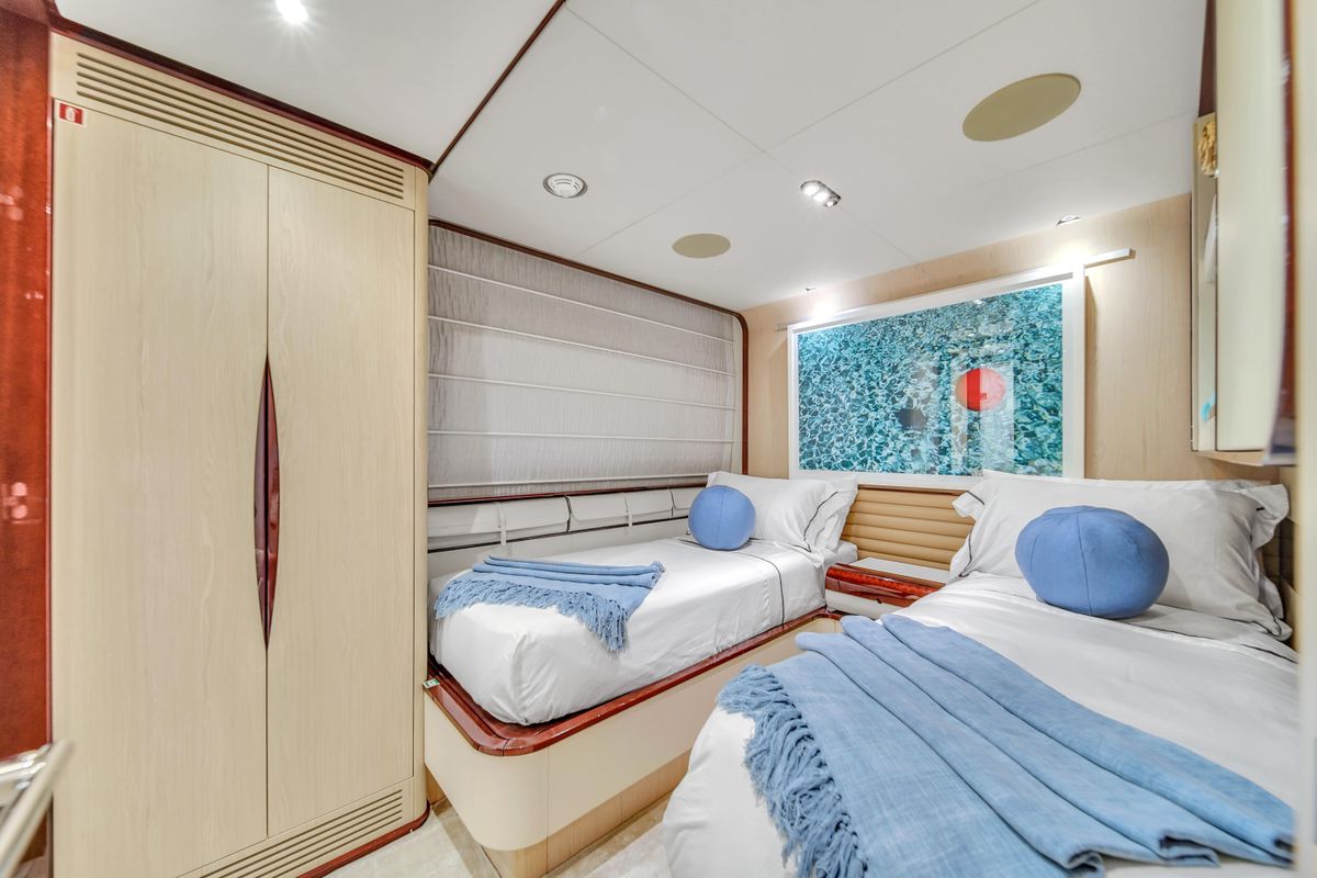 2017 Azimut 95 