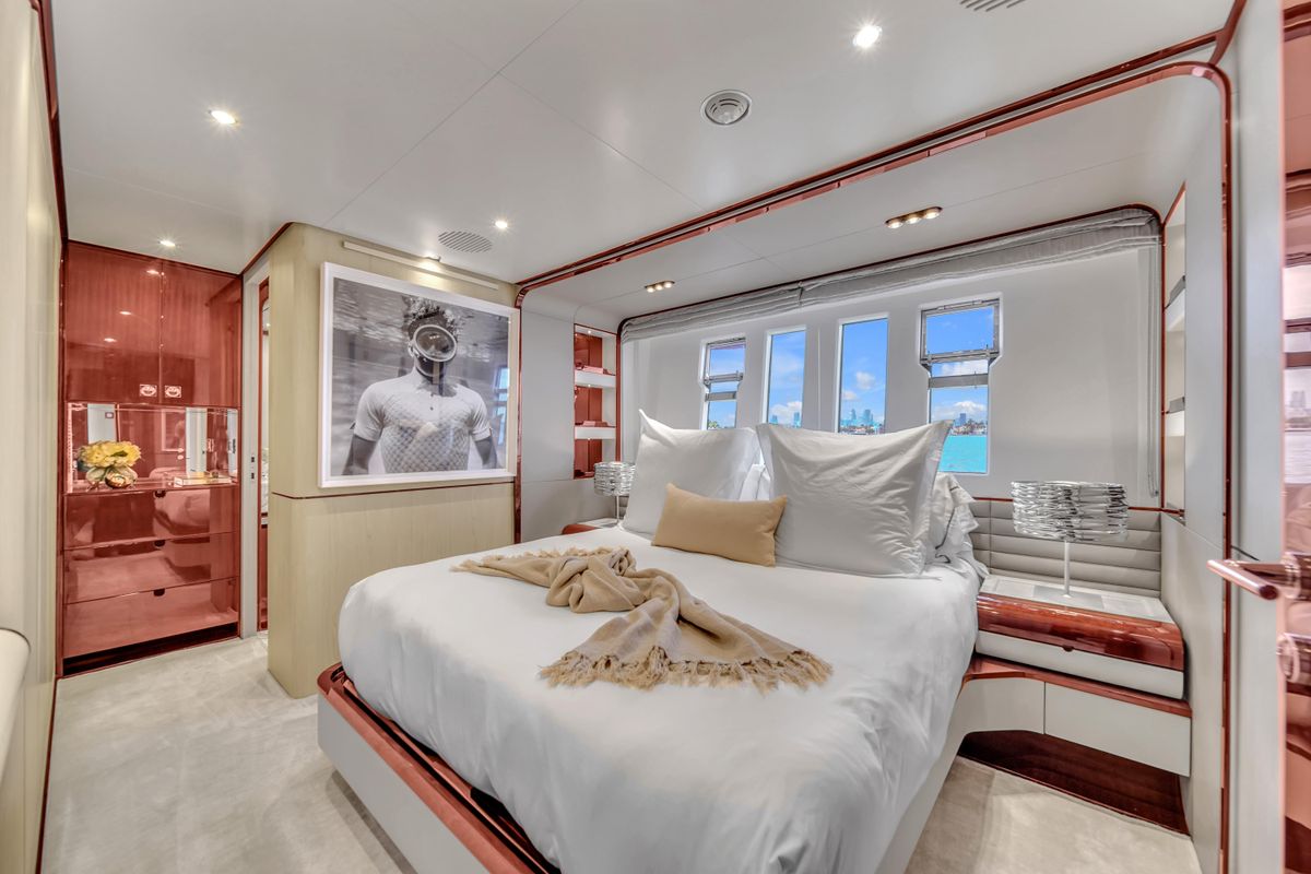 2017 Azimut 95 