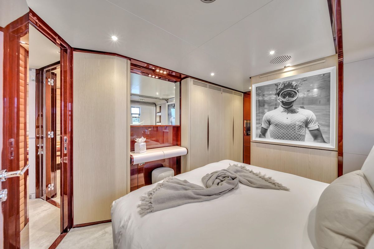 2017 Azimut 95 