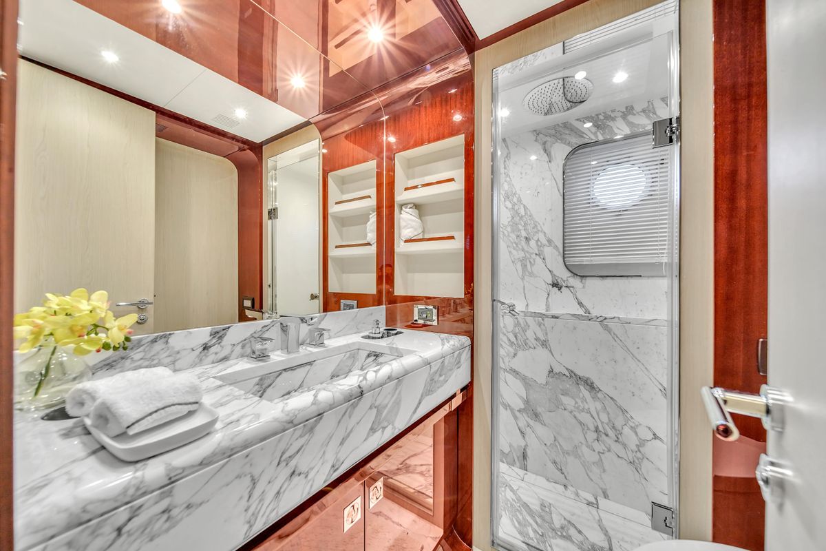 2017 Azimut 95 