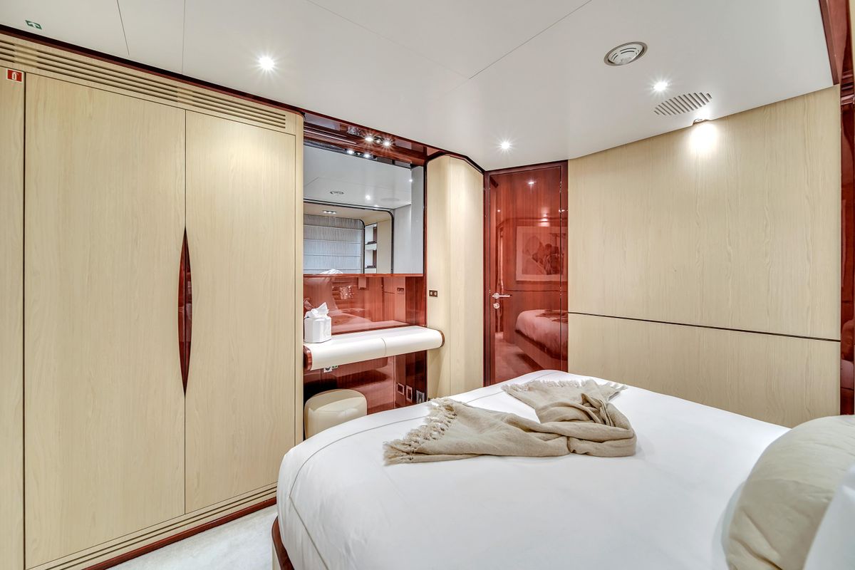 2017 Azimut 95 