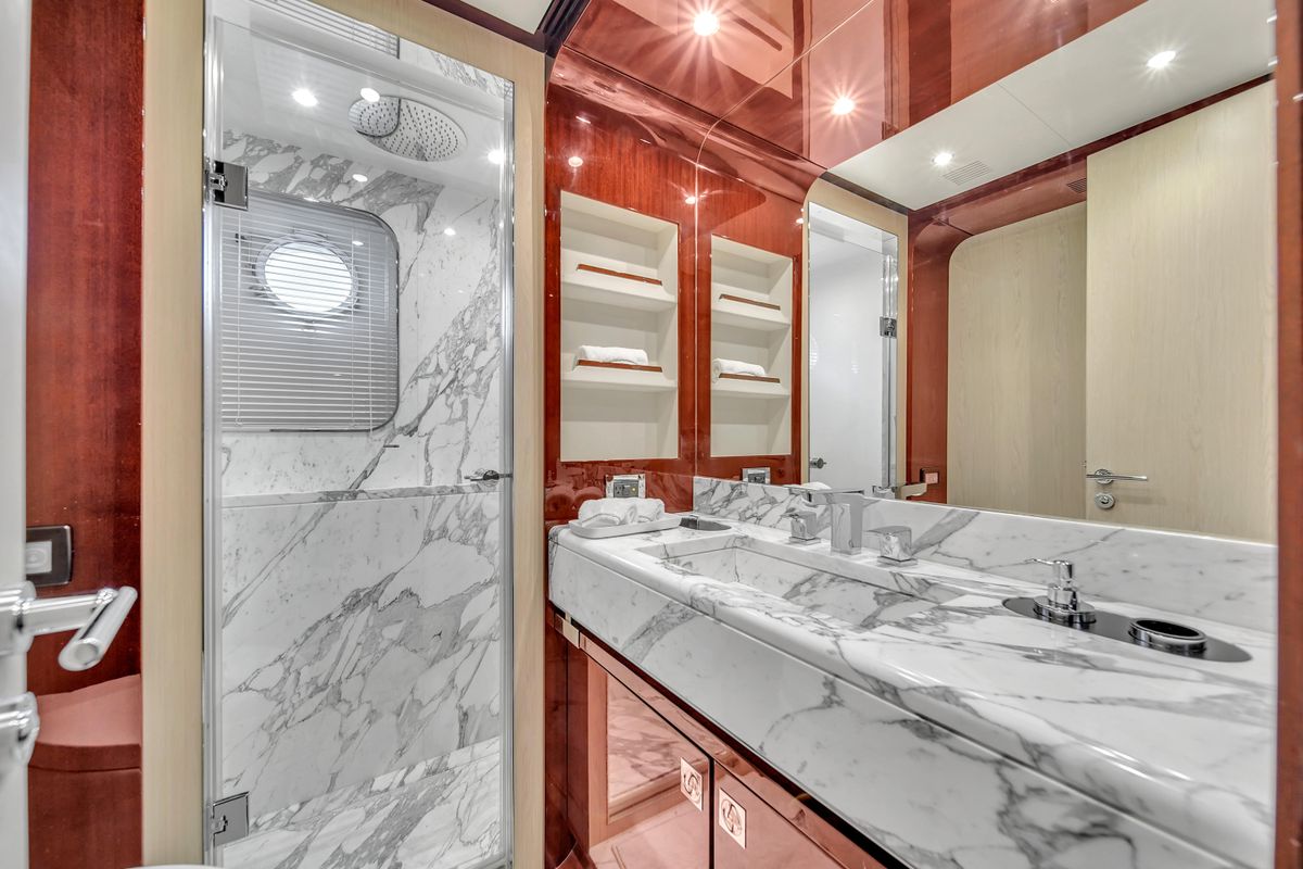 2017 Azimut 95 