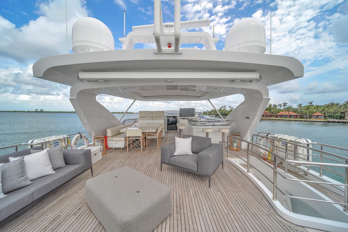 2017 Azimut 95 
