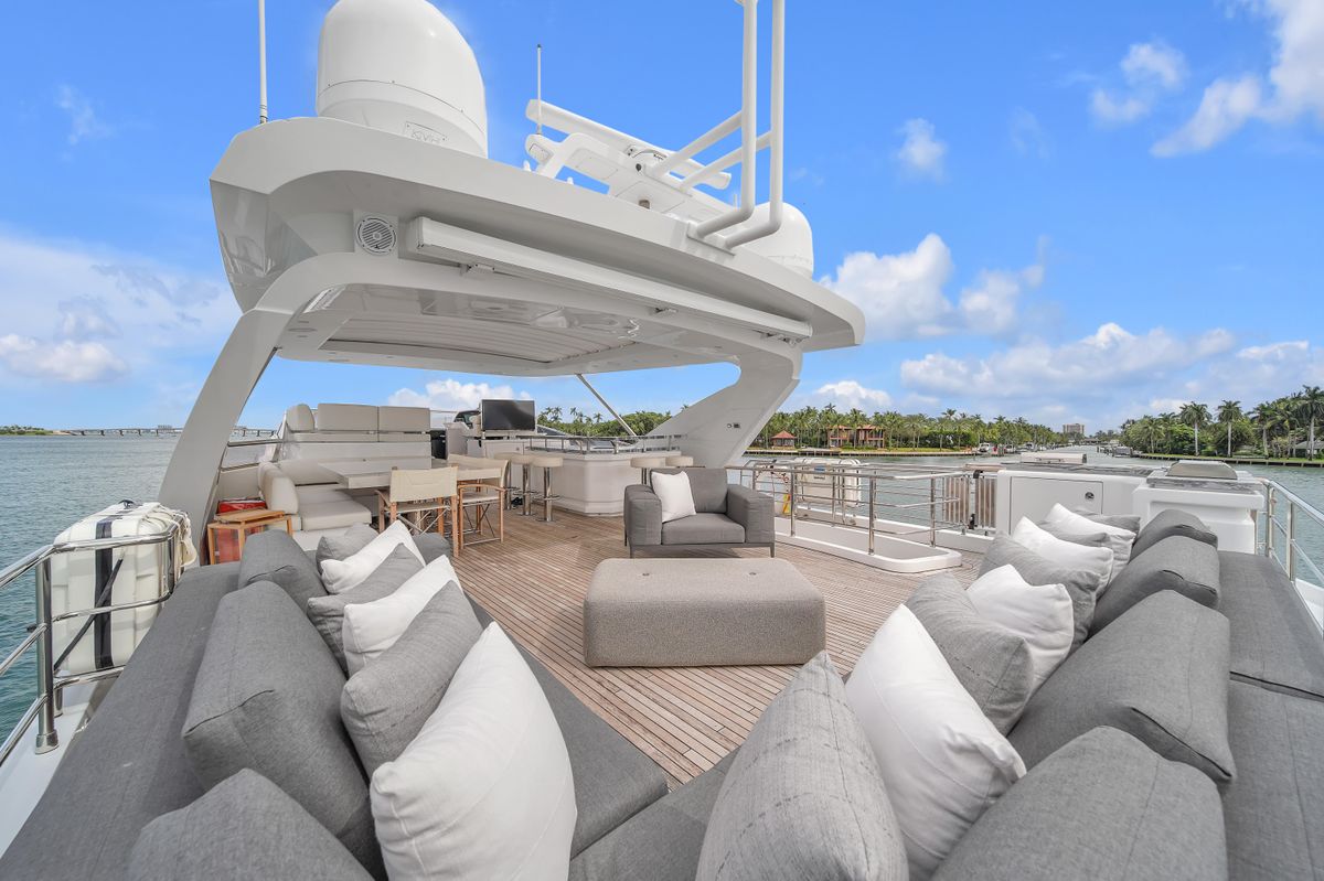 2017 Azimut 95 