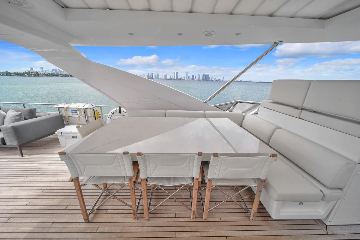 2017 Azimut 95 