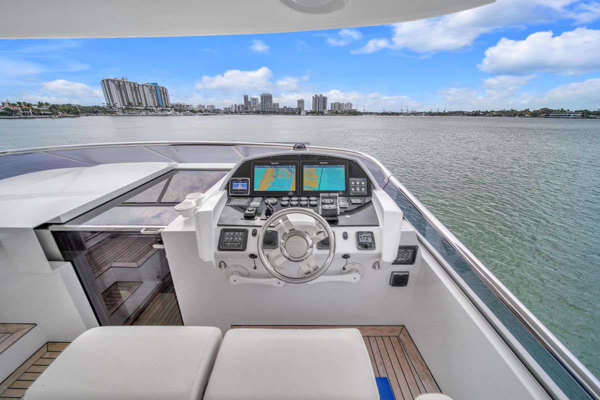 2017 Azimut 95 