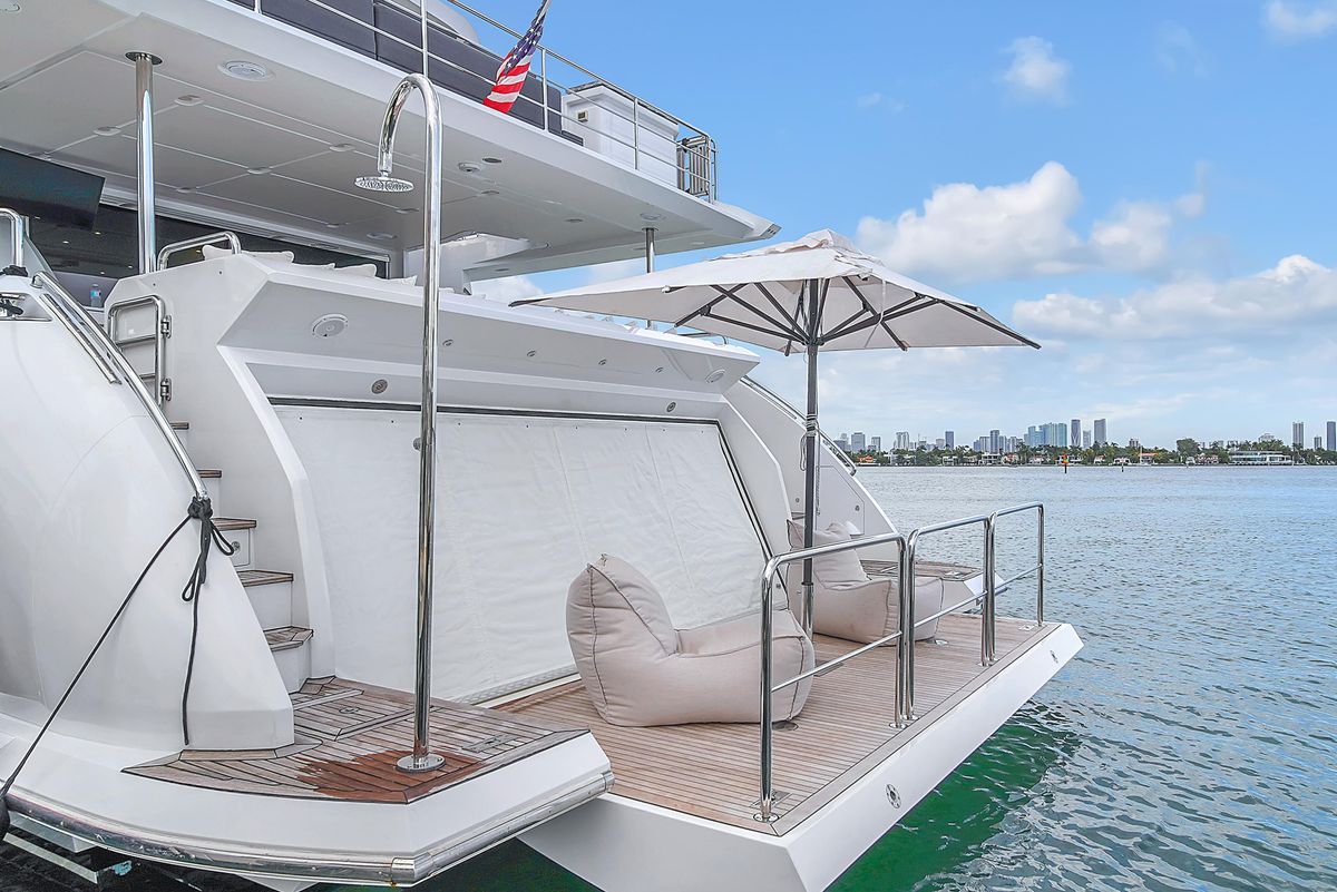 2017 Azimut 95 