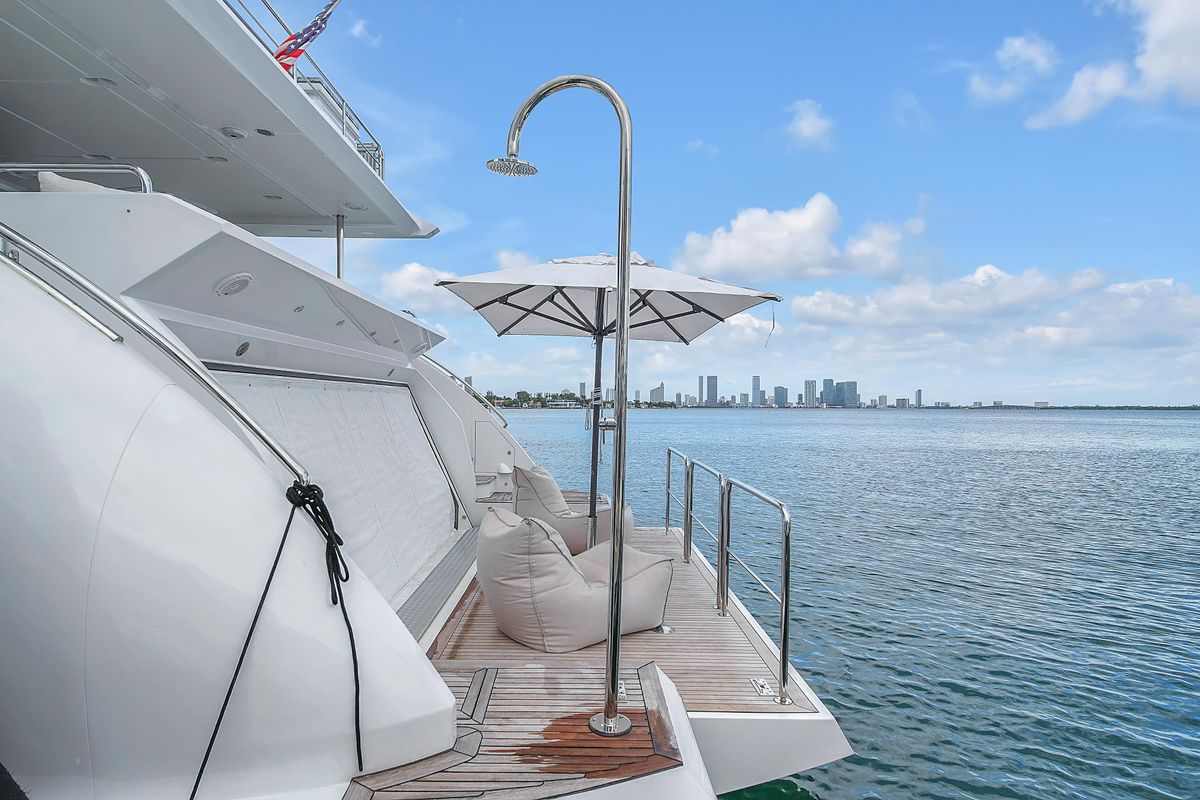 2017 Azimut 95 