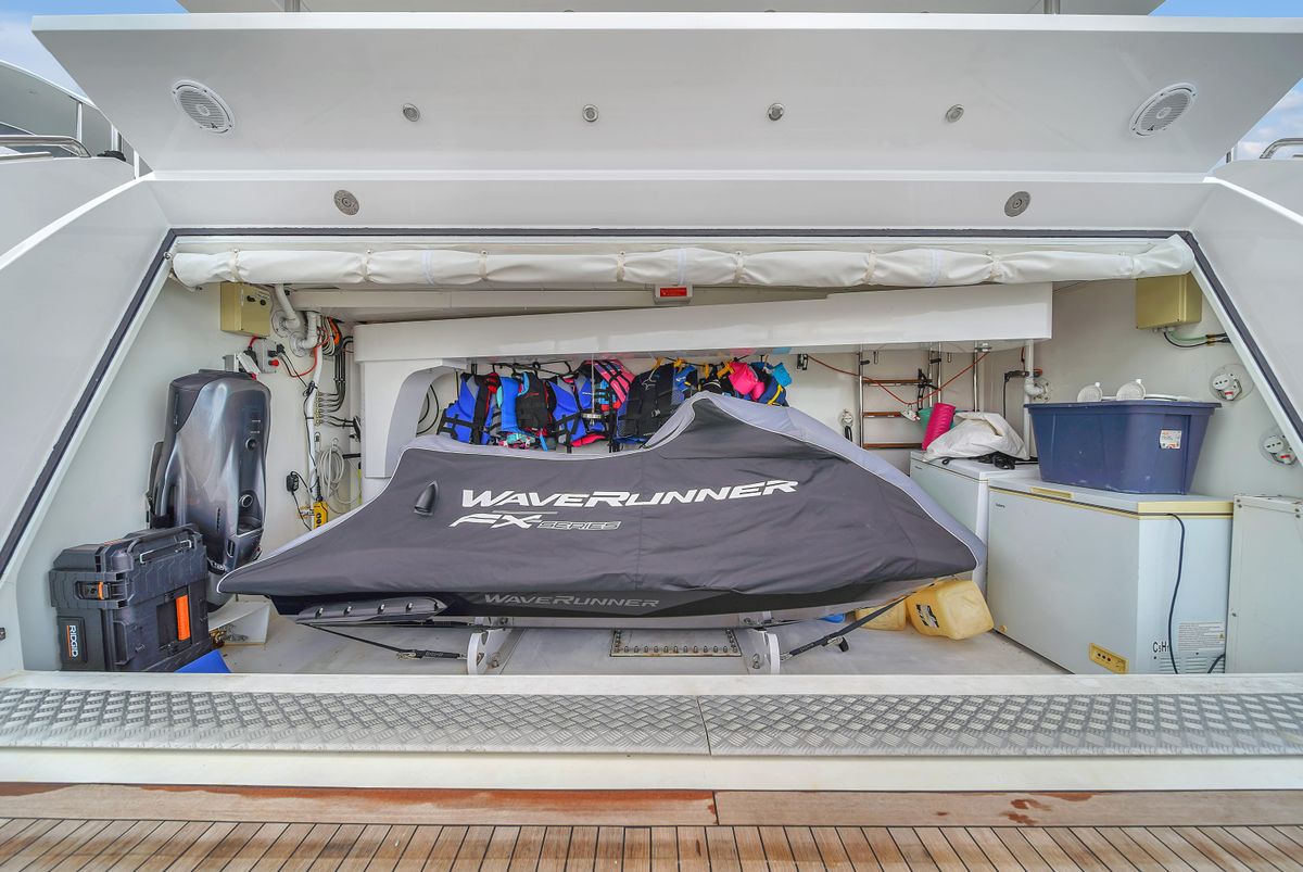 2017 Azimut 95 