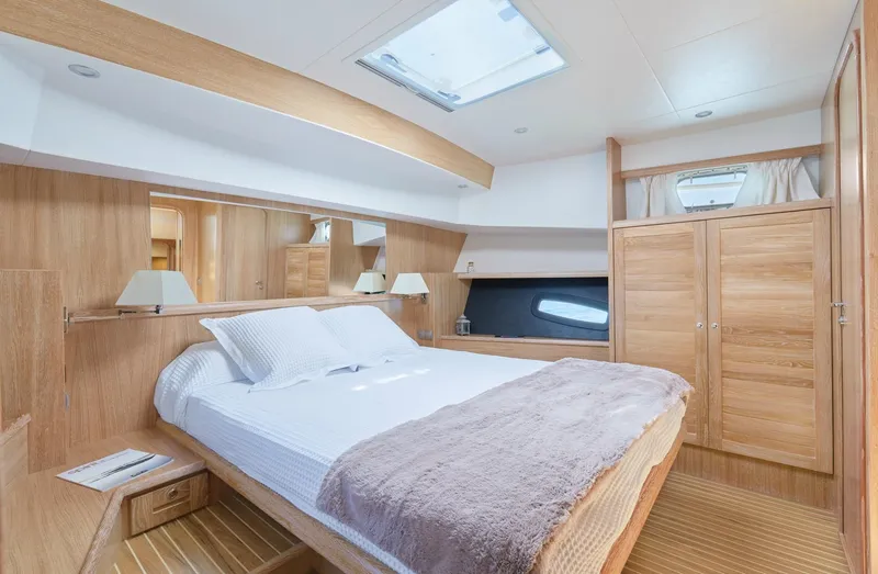  Yacht Photos Pics Cabin