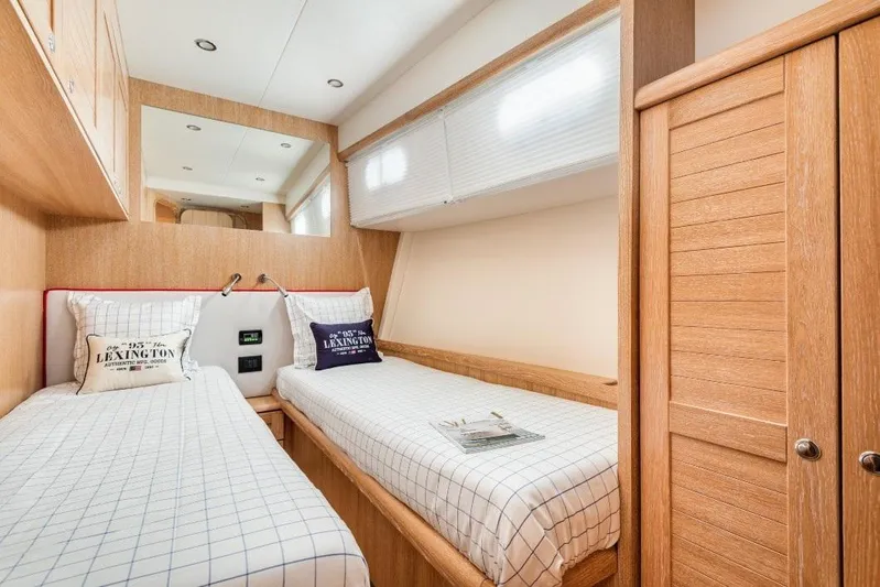  Yacht Photos Pics Twin Cabin