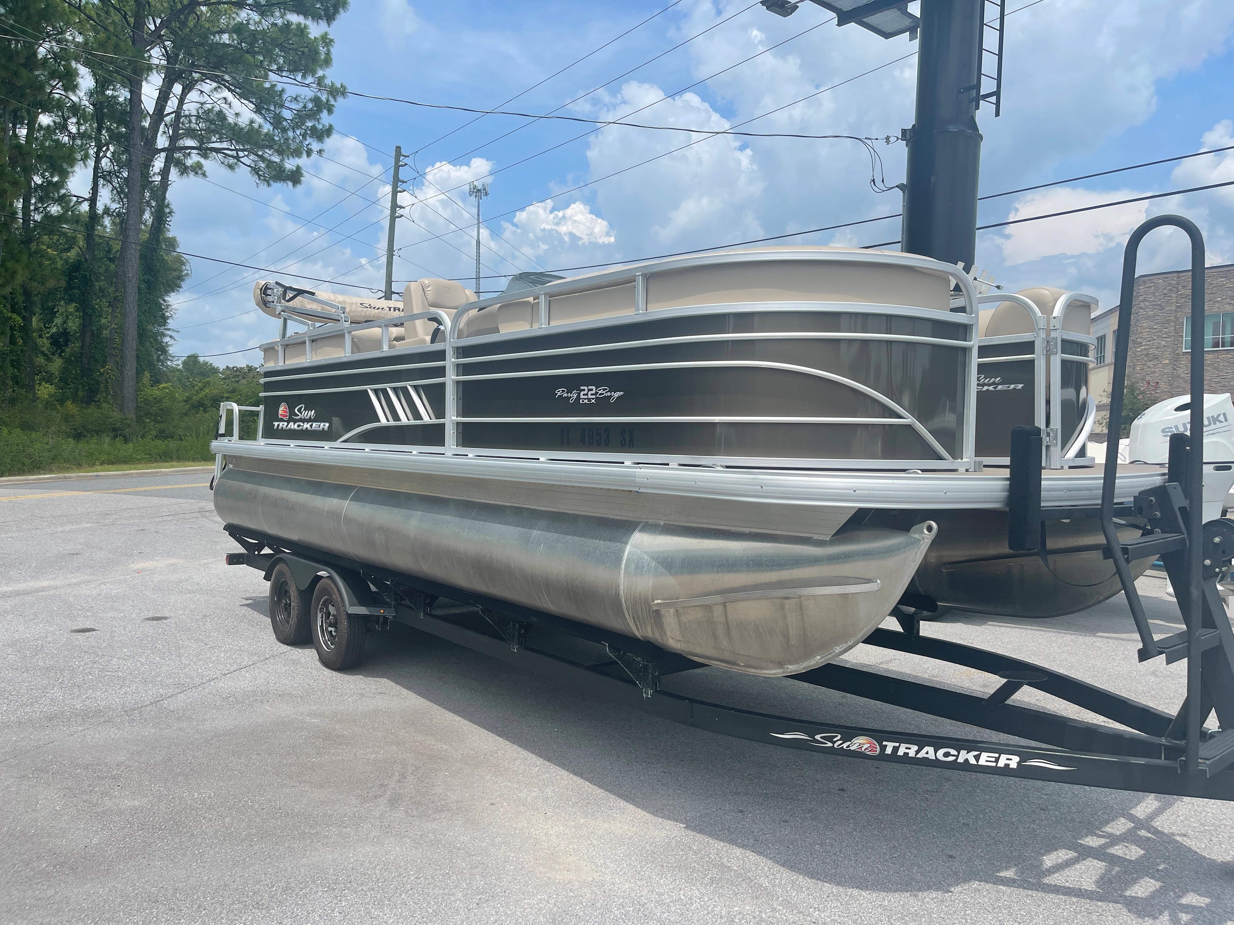 2021 Sun Tracker Party Barge 22 DLX