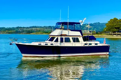 Sabre Cockpit Motor Yacht