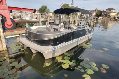 Tahoe Pontoon LTZ Rear Fish - 22'