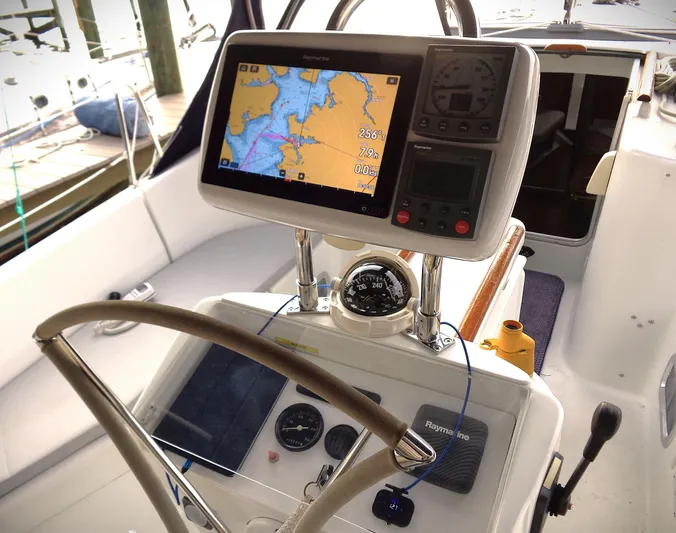 Queen Of Hearts Yacht Photos Pics 