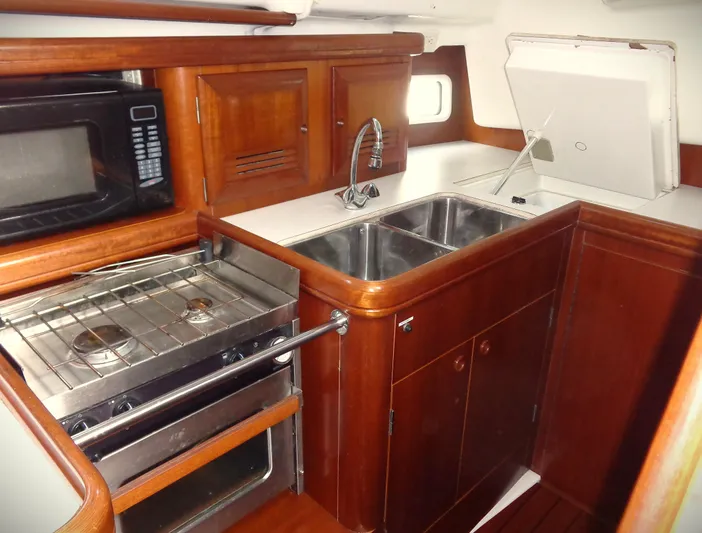 Queen Of Hearts Yacht Photos Pics 