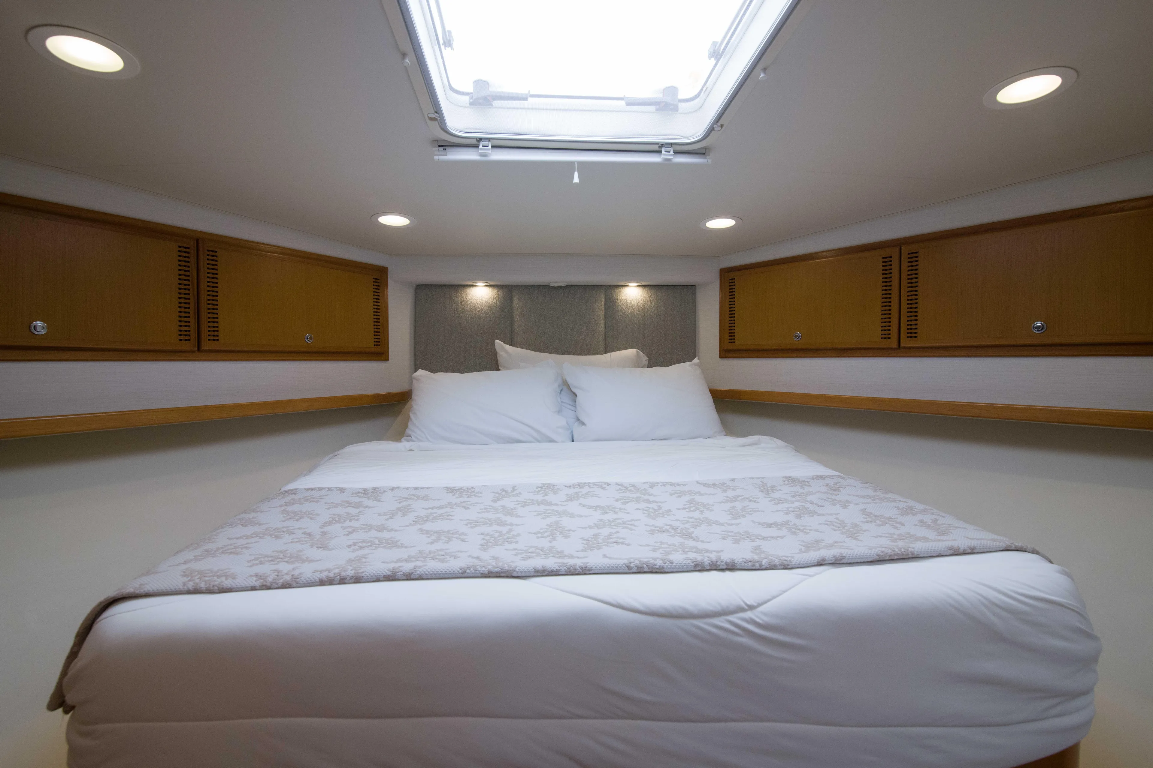 Venator Yacht Photos Pics 2008 Cabo 52 Express - Venator