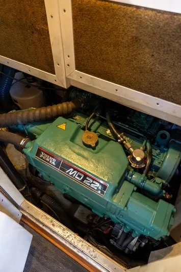 Oyster Moon Yacht Photos Pics 