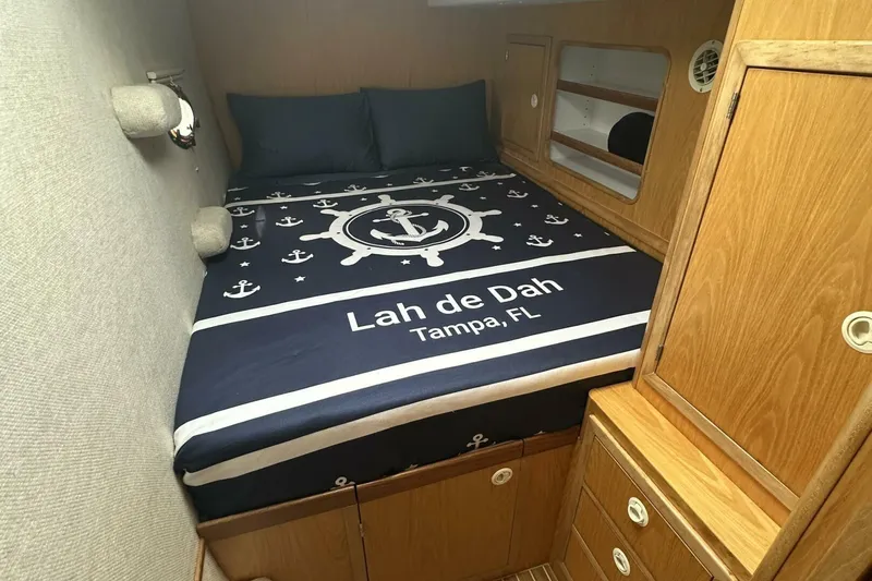 La De Dah Yacht Photos Pics 2007 Manta 44 Power Cat 'Lah De Dah' - Cabin