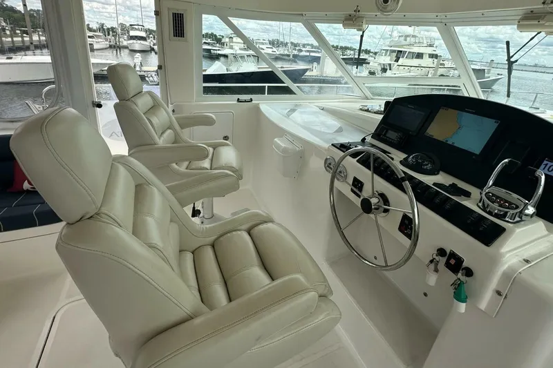 La De Dah Yacht Photos Pics 2007 Manta 44 Power Cat 'Lah De Dah' - Helm