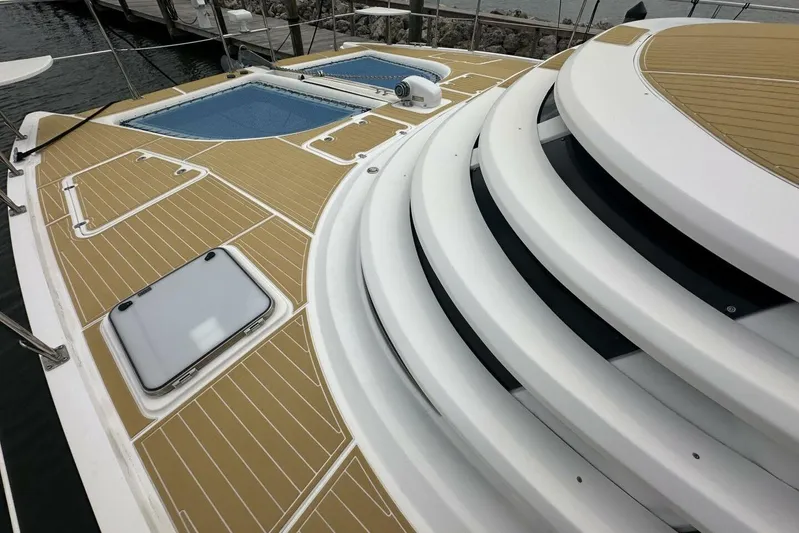 La De Dah Yacht Photos Pics 2007 Manta 44 Power Cat 'Lah De Dah' - Foredeck