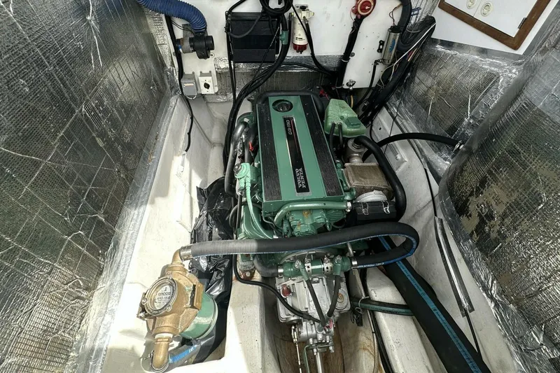 La De Dah Yacht Photos Pics 2007 Manta 44 Power Cat 'Lah De Dah' - Engine