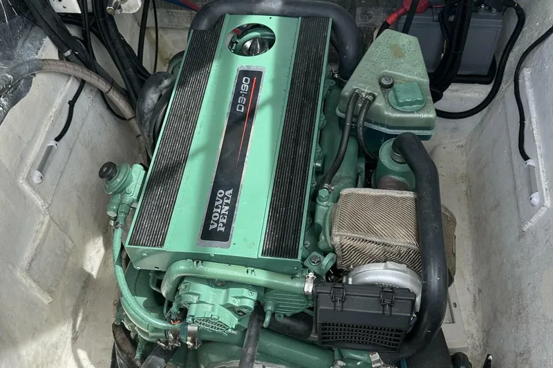 La De Dah Yacht Photos Pics 2007 Manta 44 Power Cat 'Lah De Dah' - Engine