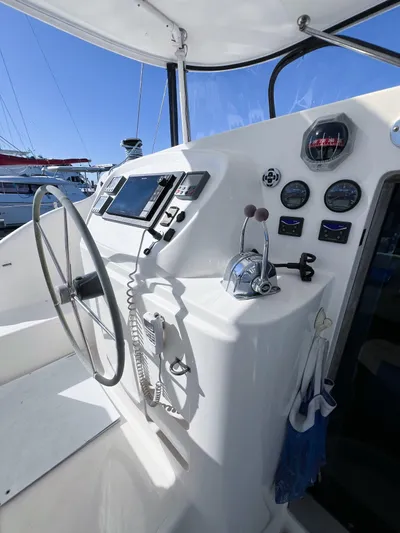 Adventure Yacht Photos Pics Broadblue 435 catamaran helm with navigation instruments and steering wheel, 2010 model.
