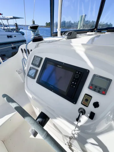 Adventure Yacht Photos Pics 2010 Broadblue 435 yacht helm with navigation instruments and controls.