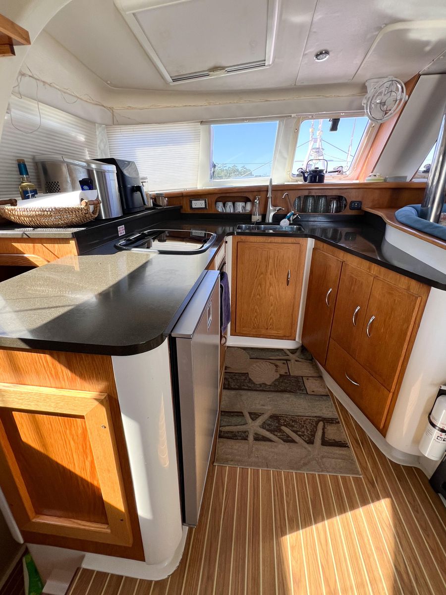 2010 Broadblue 43 