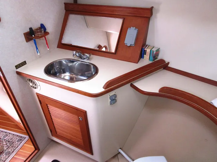 Livin 2 Yacht Photos Pics 