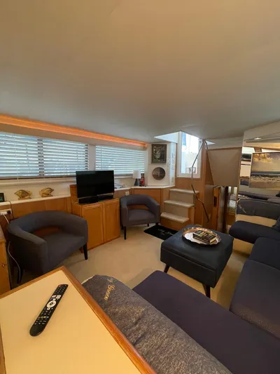 Lady Grace Yacht Photos Pics Interior of 1995 Hatteras 52 Motor Yacht, featuring cozy seating and modern amenities.