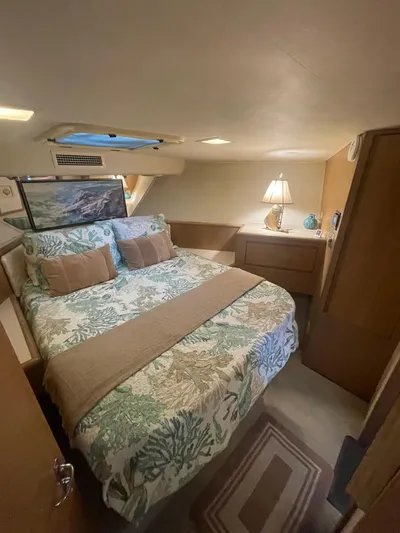 Lady Grace Yacht Photos Pics VIP STATEROOM OVERVIEW TO STBD.