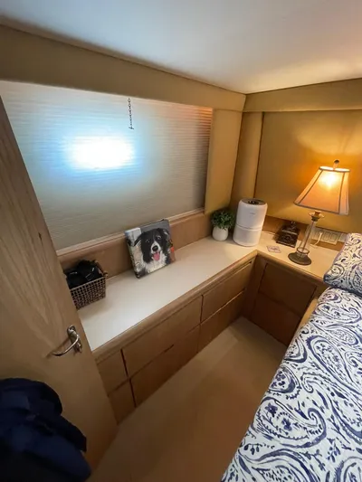 Lady Grace Yacht Photos Pics Cozy cabin interior of 1995 Hatteras 52 Motor Yacht with lamp and decorative items.
