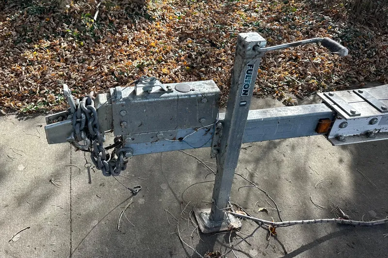  Yacht Photos Pics Trailer hitch with chains for 2017 Sea Ray 280 SLX boat.