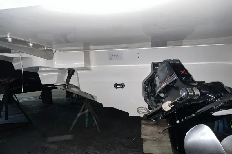  Yacht Photos Pics 2017 Sea Ray 280 SLX boat underside with MerCruiser engine detail.