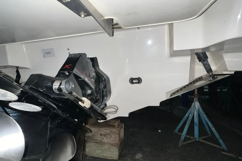  Yacht Photos Pics Close-up of 2017 Sea Ray 280 SLX boat engine and propeller.