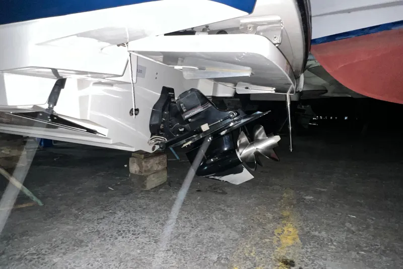  Yacht Photos Pics 2017 Sea Ray 280 SLX boat propeller and stern drive on display.