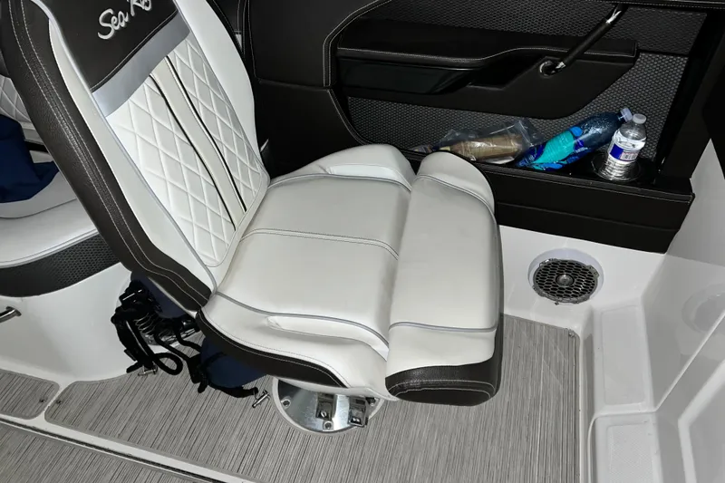  Yacht Photos Pics Luxury seating in 2017 Sea Ray 280 SLX boat interior.