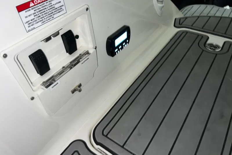  Yacht Photos Pics Control panel and deck of 2017 Sea Ray 280 SLX boat.