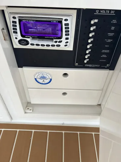 Dog Daze Yacht Photos Pics Jupiter 35 Convertible 2001 control panel with Jensen radio and circuit switches.